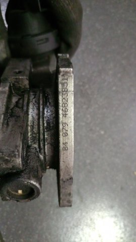 Дросільна заслінка в зборі