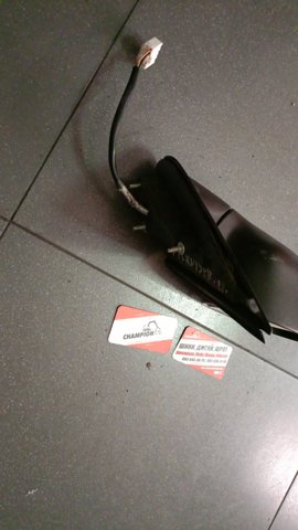 Дзеркало заднього виду, праве