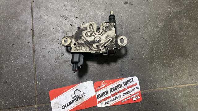 Замок капота