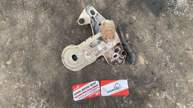 Кронштейн подушки (опори) двигуна, правої — фото 3