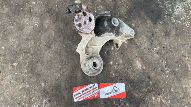 Кронштейн подушки (опори) двигуна, правої — фото 1