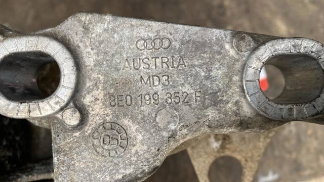 Кронштейн подушки (опори) двигуна, правої — фото 7