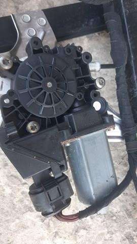 Мотор стеклоподъемника двери передней правой