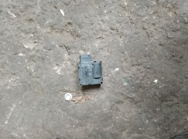 Двигун заслінки печі