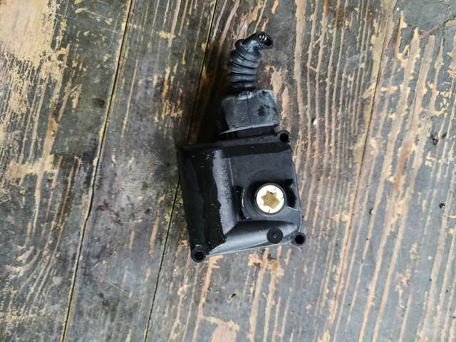 Двигун заслінки печі