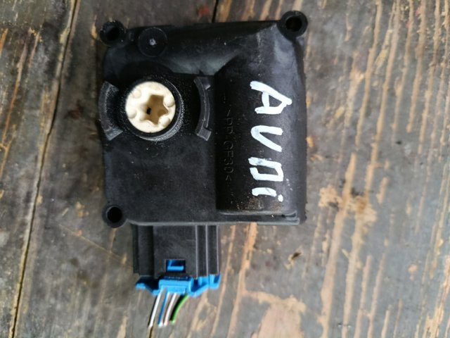 Двигун заслінки печі