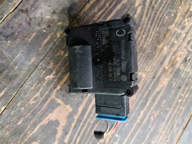 Двигун заслінки печі