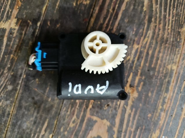 Двигун заслінки печі