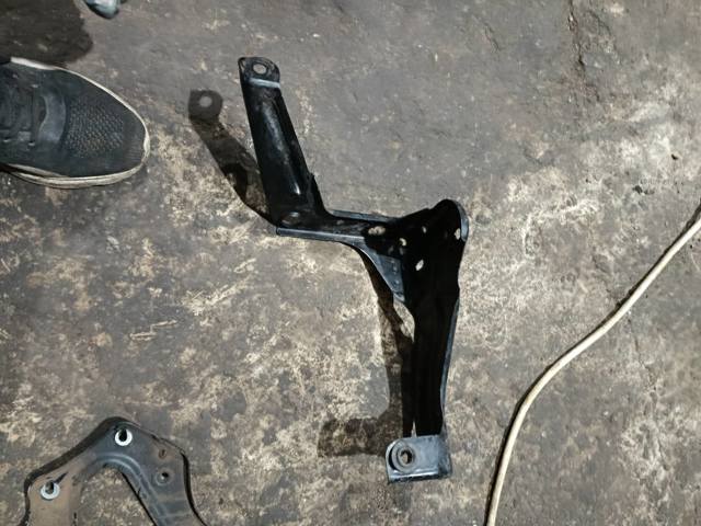 Кронштейн радіатора інтеркулера, лівий — фото 5