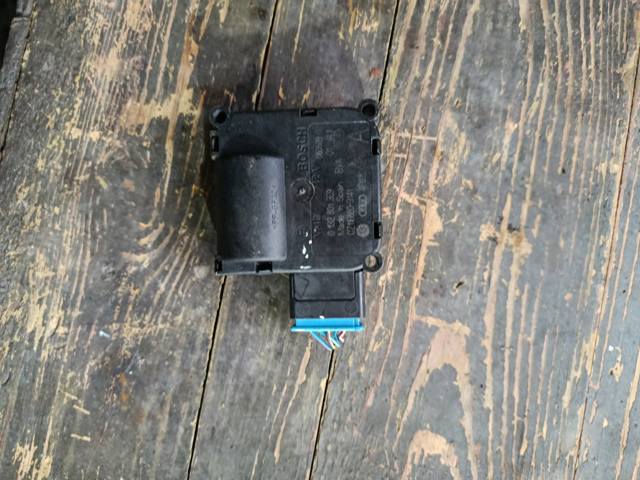 Двигун заслінки печі