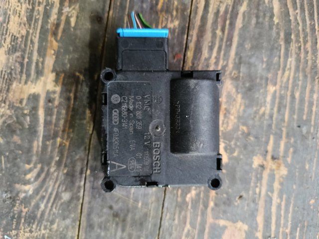 Двигун заслінки печі