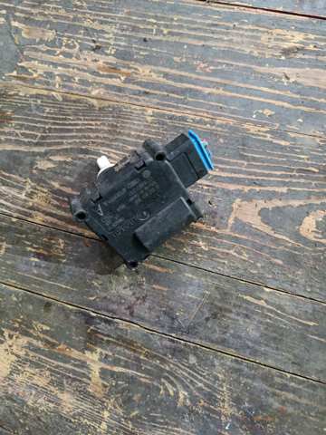 Двигун заслінки печі