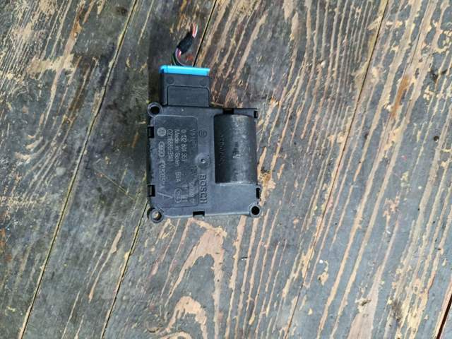 Двигун заслінки печі