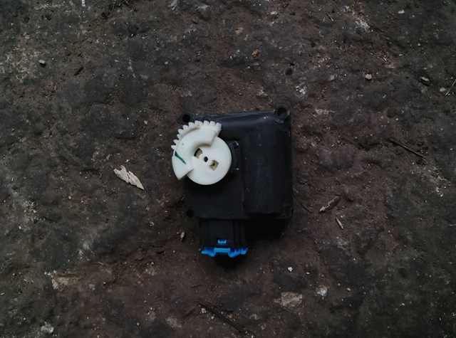 Двигун заслінки печі