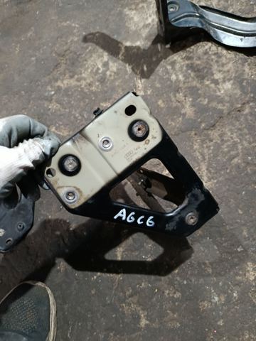 Кронштейн кріплення крила переднього лівого, передній — фото 1