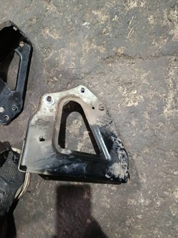 Кронштейн кріплення крила переднього лівого, передній — фото 4