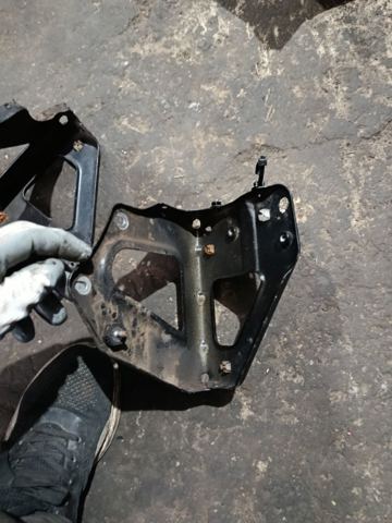 Кронштейн кріплення крила переднього лівого, передній — фото 3