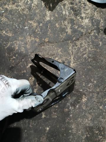 Кронштейн кріплення крила переднього лівого, передній — фото 5