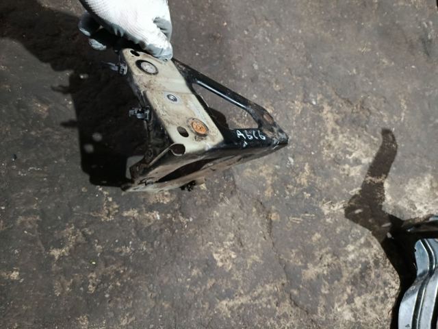 Кронштейн кріплення крила переднього правого, передній — фото 3