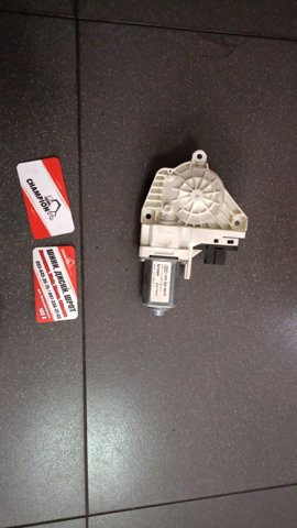 Мотор стеклоподъемника двери передней левой