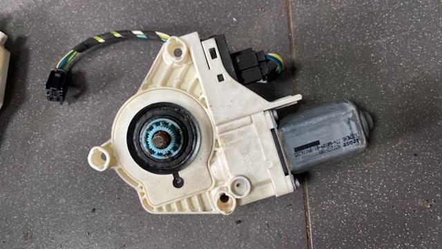 Мотор стеклоподъемника двери передней правой