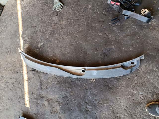 Водостік лобового скла, жабо — фото 1