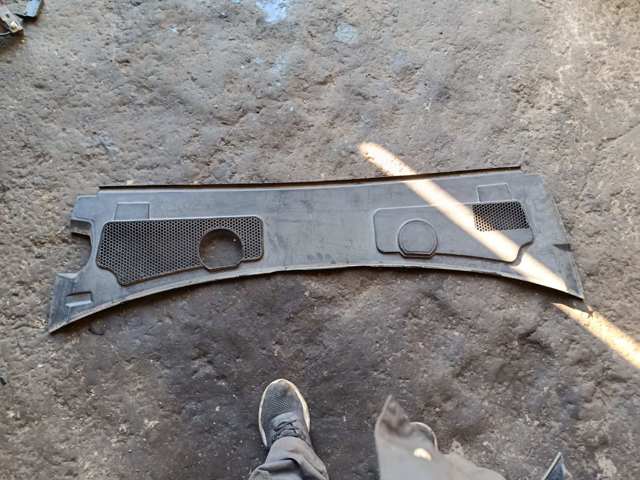 Решітка водостоку лобового скла ліва/права — фото 1