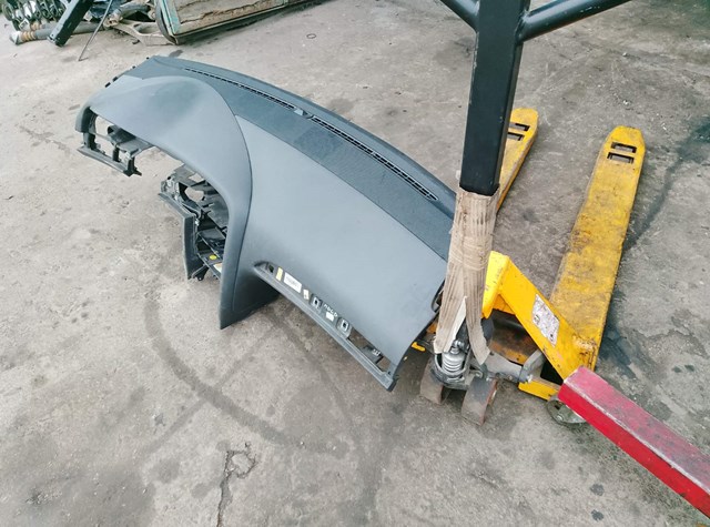 Панель приладів торпеди маємо 2шт