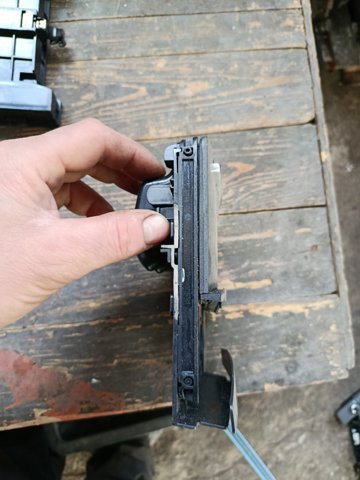 Попільничка центральної консолі — фото 3