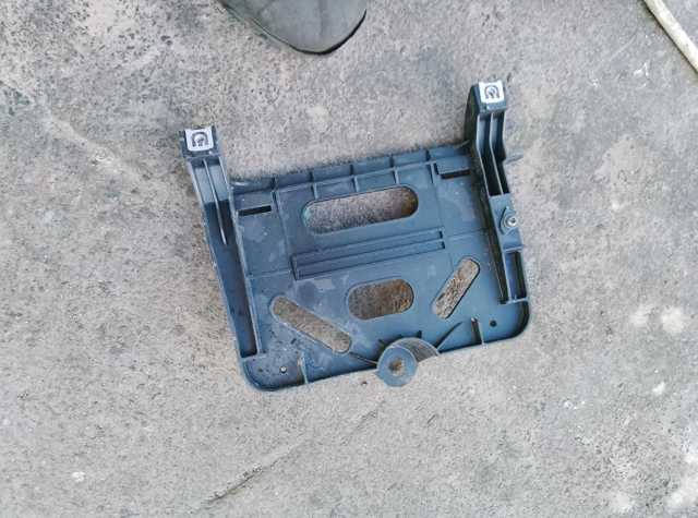 Кронштейн audi a6 c6