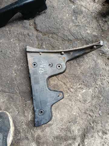 Направляюча заднього бампера, ліва — фото 1