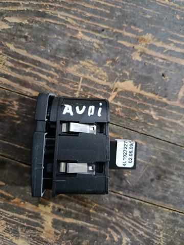 Кнопка відкривання бардачка — фото 5