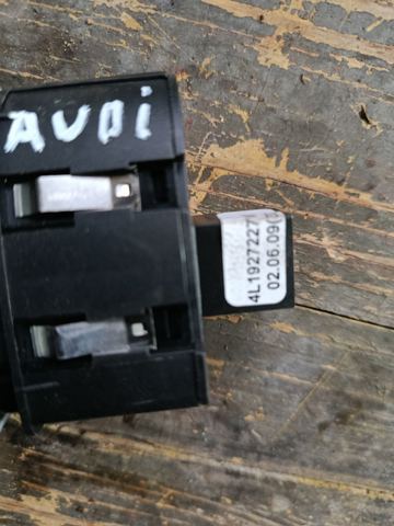 Кнопка відкривання бардачка — фото 2