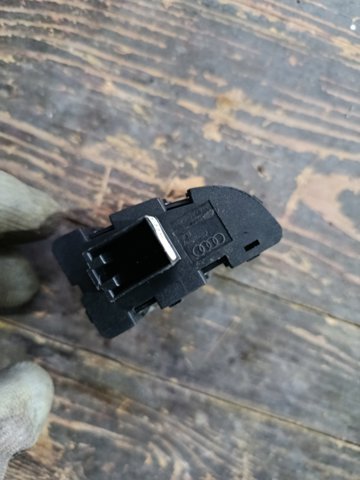 Кнопка відкривання бардачка — фото 3