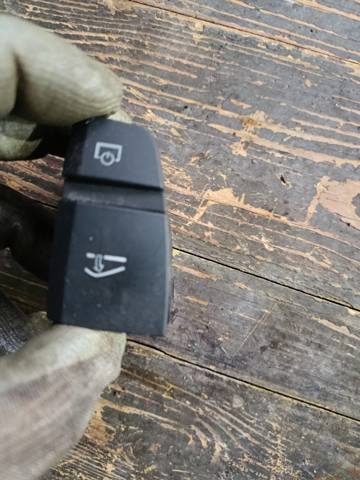 Кнопка відкривання бардачка — фото 1