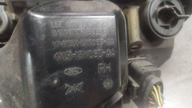 Крышка фары правой