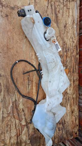 Бачок омивача скла