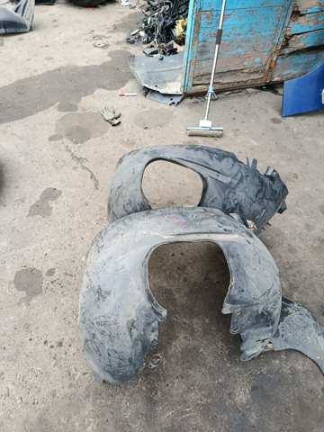 Подкрылок передний