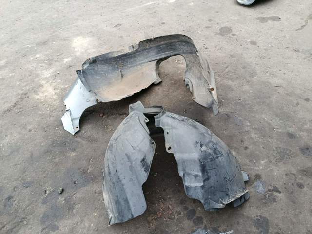 Подкрылок передний