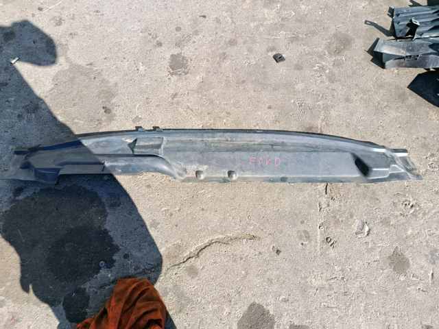 Водостік лобового скла