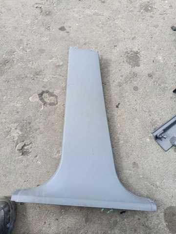 Накладка центральної стійки