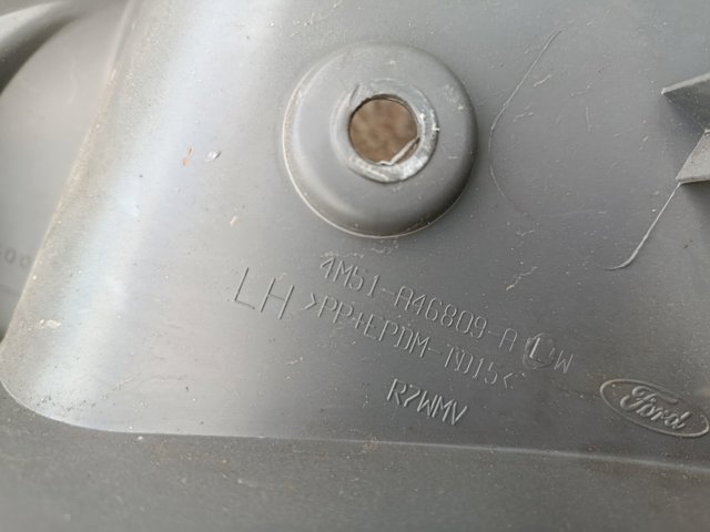 Направляюча шторки багажнику