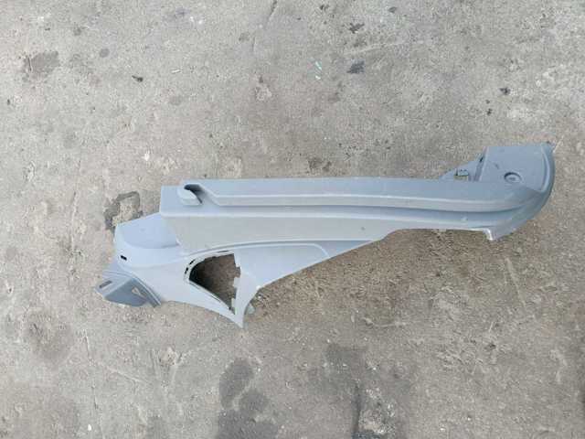 Направляюча шторки багажнику