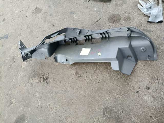 Тримач задньої полиці