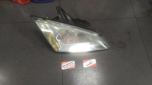 Крышка фары правой