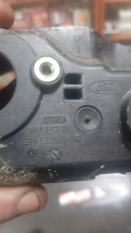 внутрішня ручка ззаду правих дверей