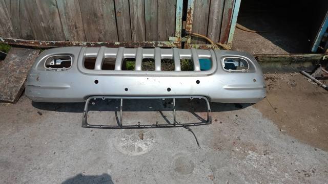 Бампер передній