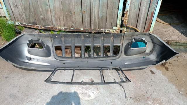 Бампер передній
