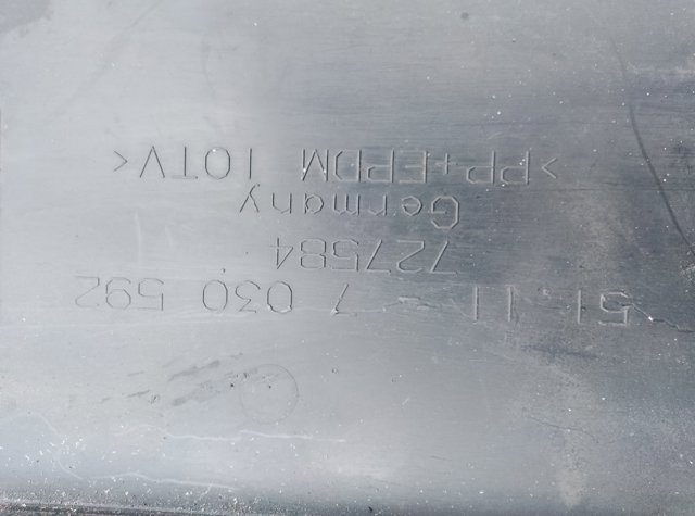 Панель кріплення номерного знака, переднього