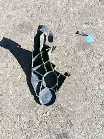 Кронштейн кріплення крила переднього правого, передній